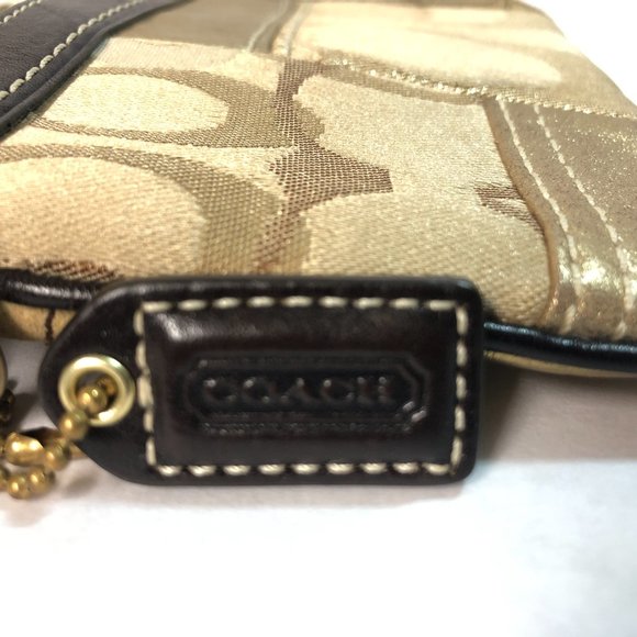 Coach wristlet, patchwork of coach pattern and gold - Picture 4 of 4